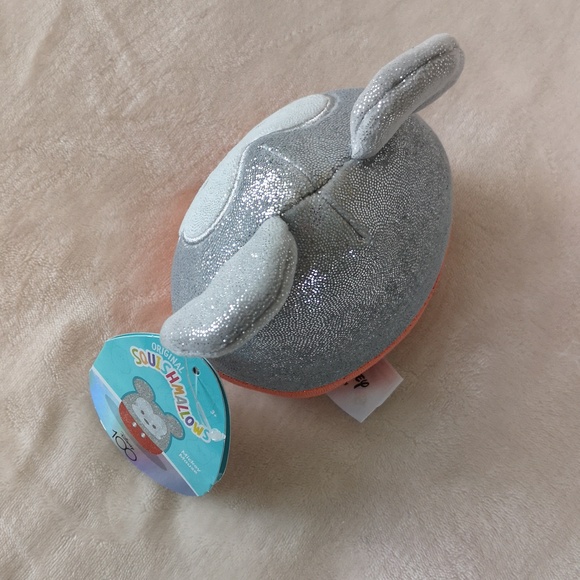 Squishmallow 5 inches Mickey Mouse Disney 100th anniversary, red and siver - Picture 5 of 7